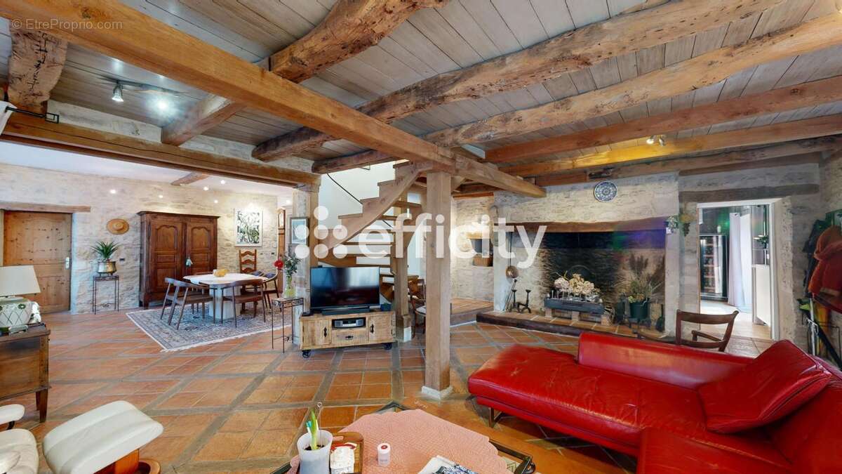 Maison à CONDAT-SUR-VEZERE