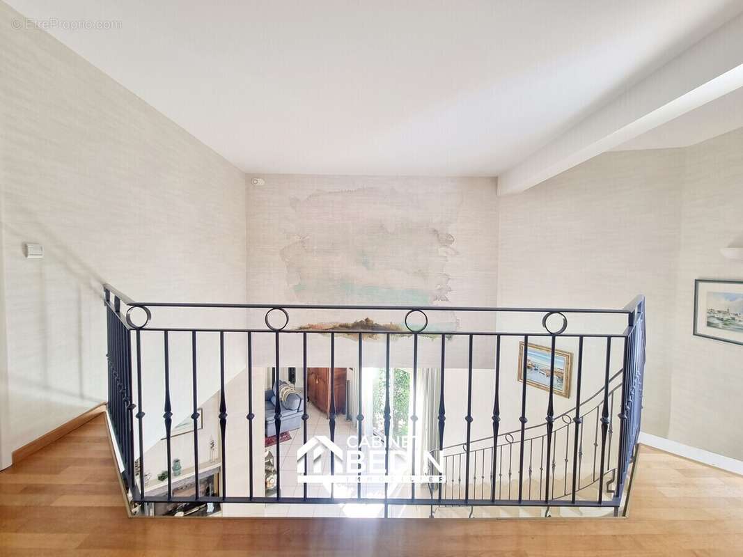 Maison 229 m² à Merignac  - photo 8