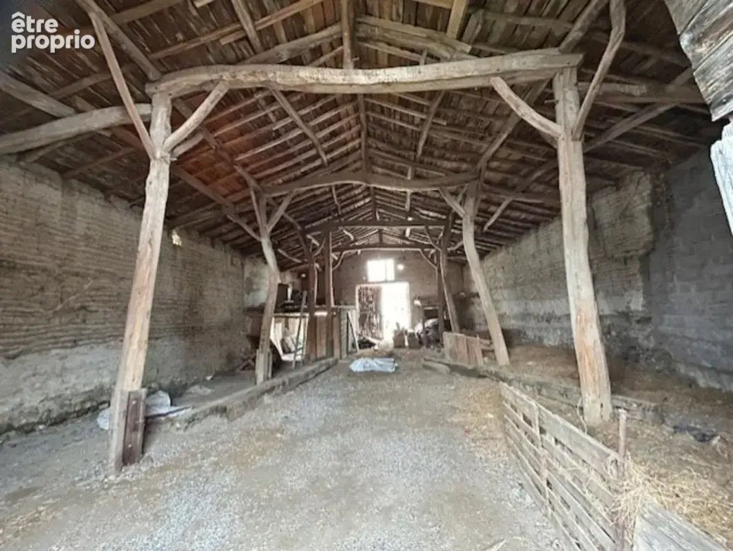 CHAMPEYROUX Grange de 200 m2 sur terrain de 950 m2 - photo 4