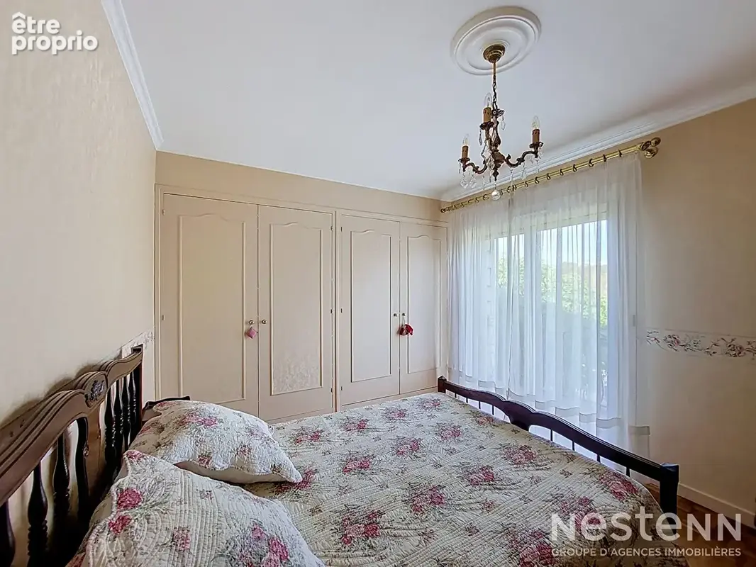 A Vendre Maison de 185 m² avec jardin clôturé dans un quartier résidentiel de Condom. - photo 15