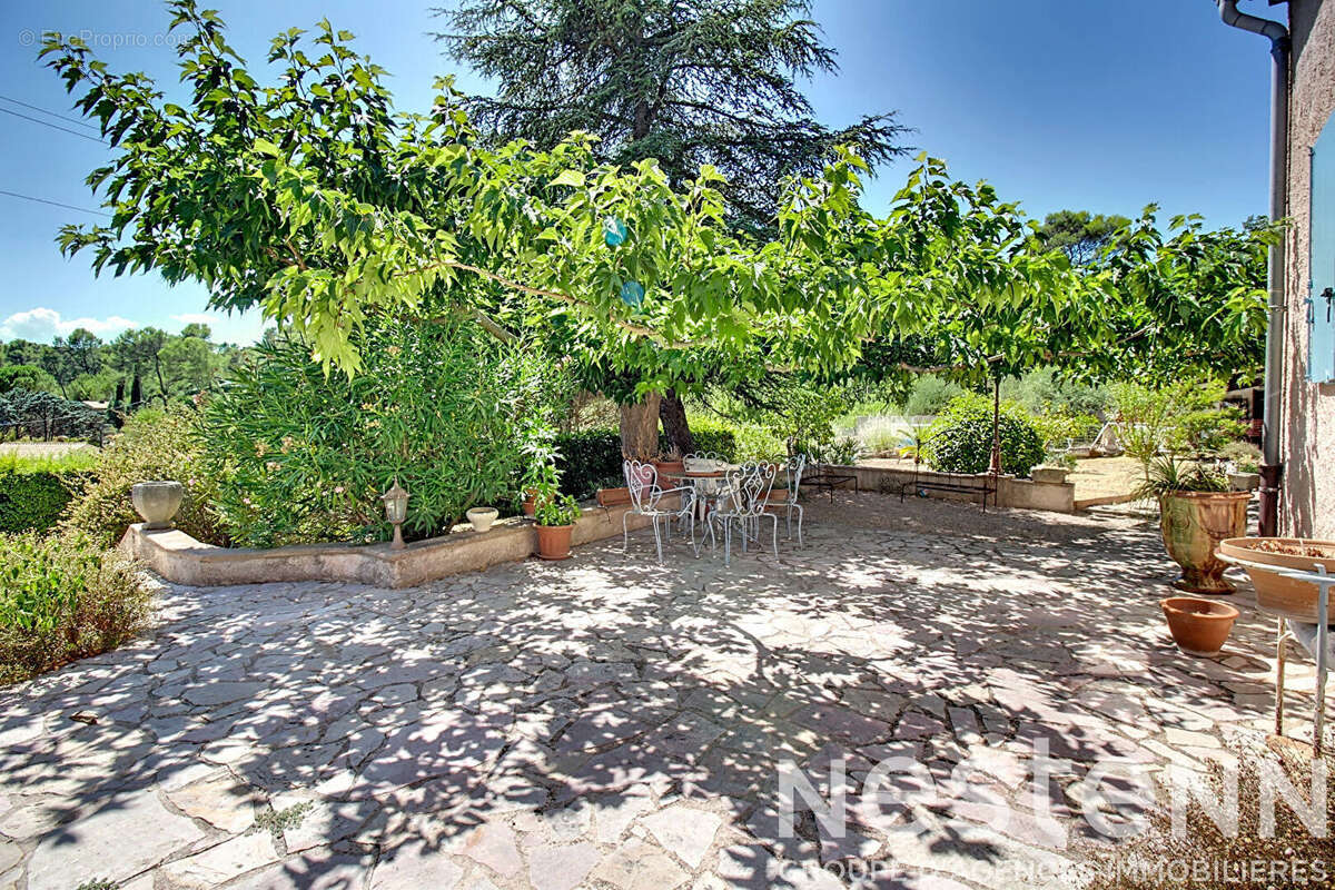 A VENDRE DRAGUIGNAN Villa 180m² avec piscine et vue dégagée - 4553m² de terrain - photo 4