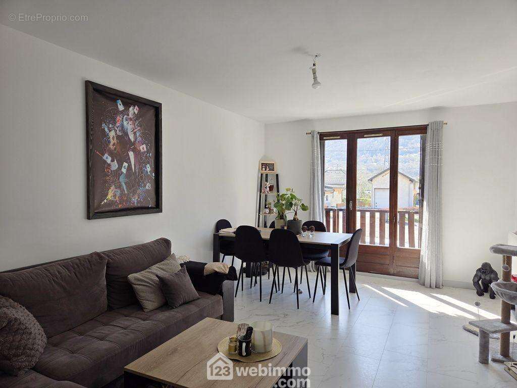 et propose un autre balcon orienté Ouest, - Appartement à LA BATHIE