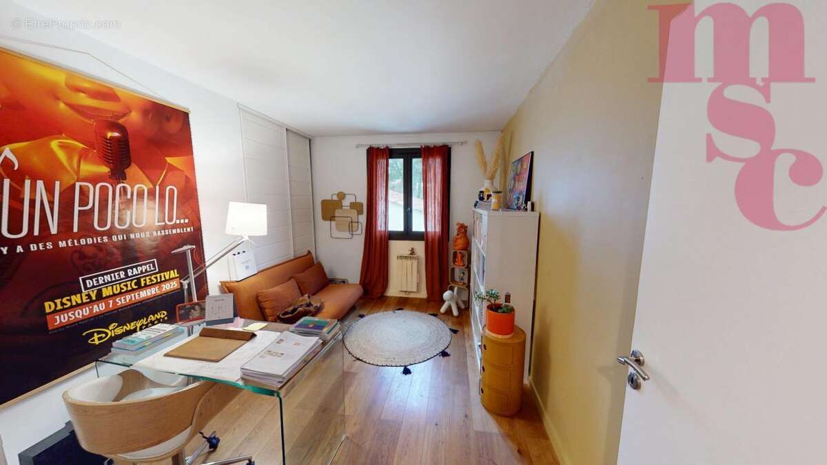 Maison à SAINT-CLEMENT-DE-RIVIERE