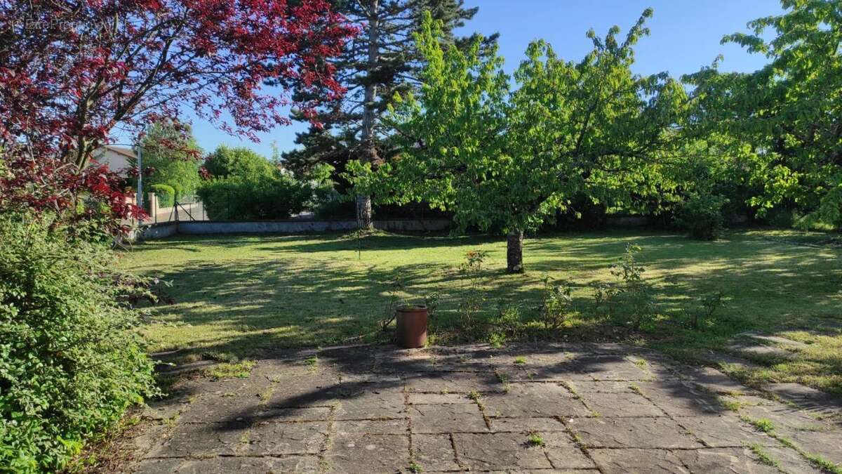 Terrain à L&#039;ARBRESLE