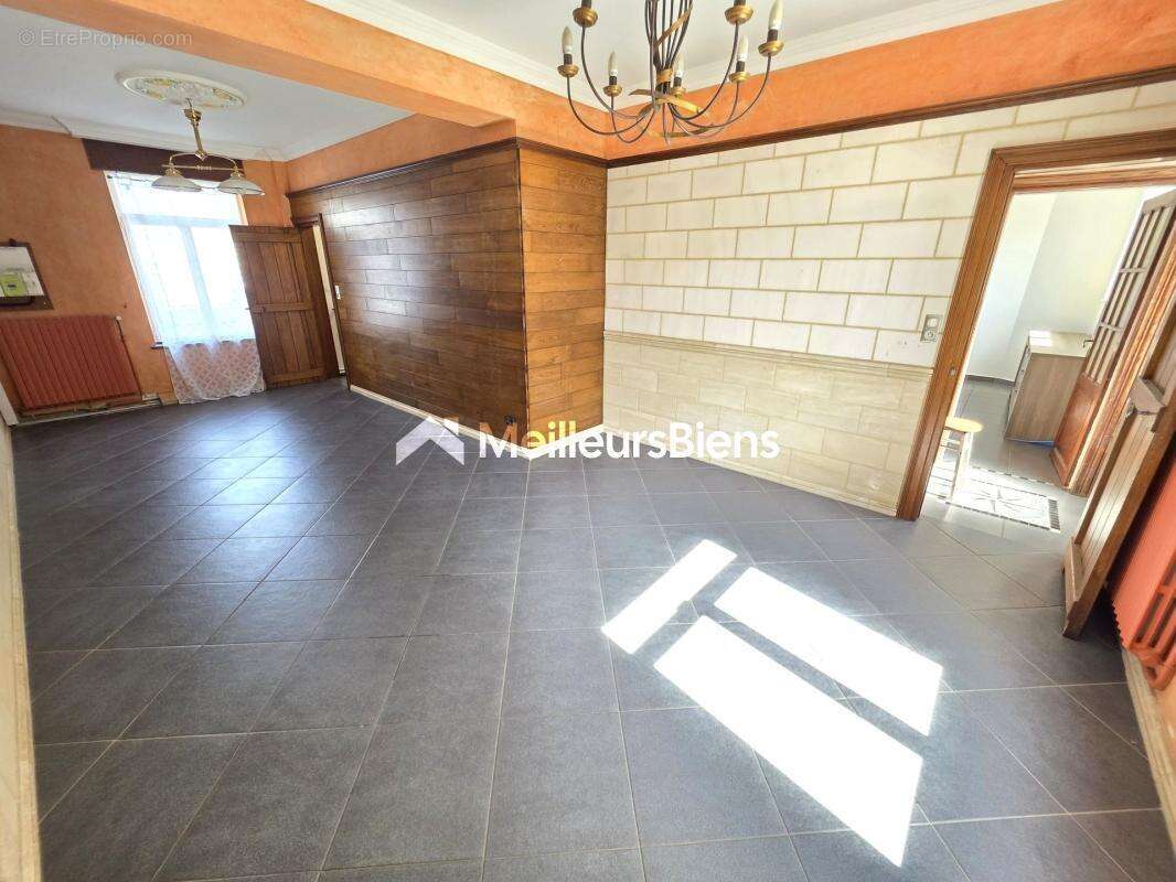 Maison individuelle de 161 m² à Maubeuge avec 4 chambres, garage et jardin 693 m² - photo 9