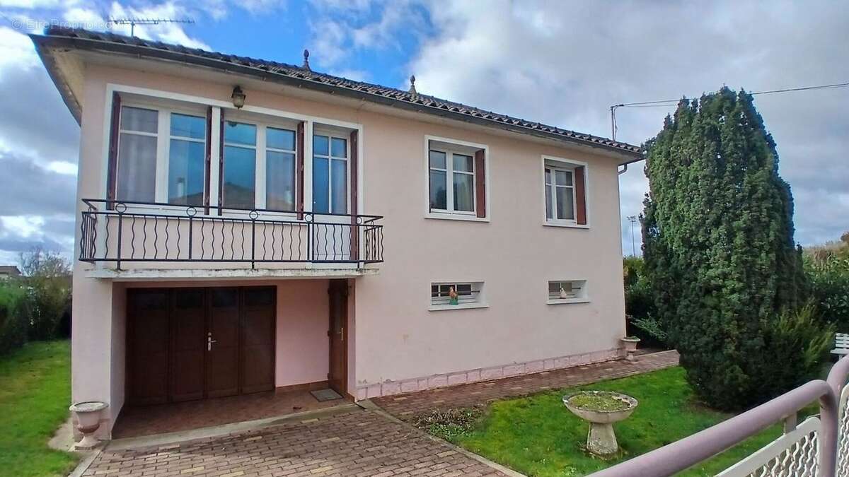 Maison à CHASSENEUIL-SUR-BONNIEURE