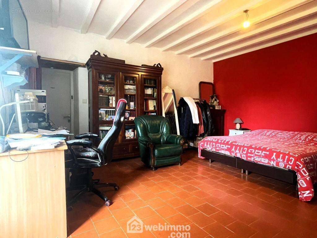 En enfilade, une chambre de 23 m2,