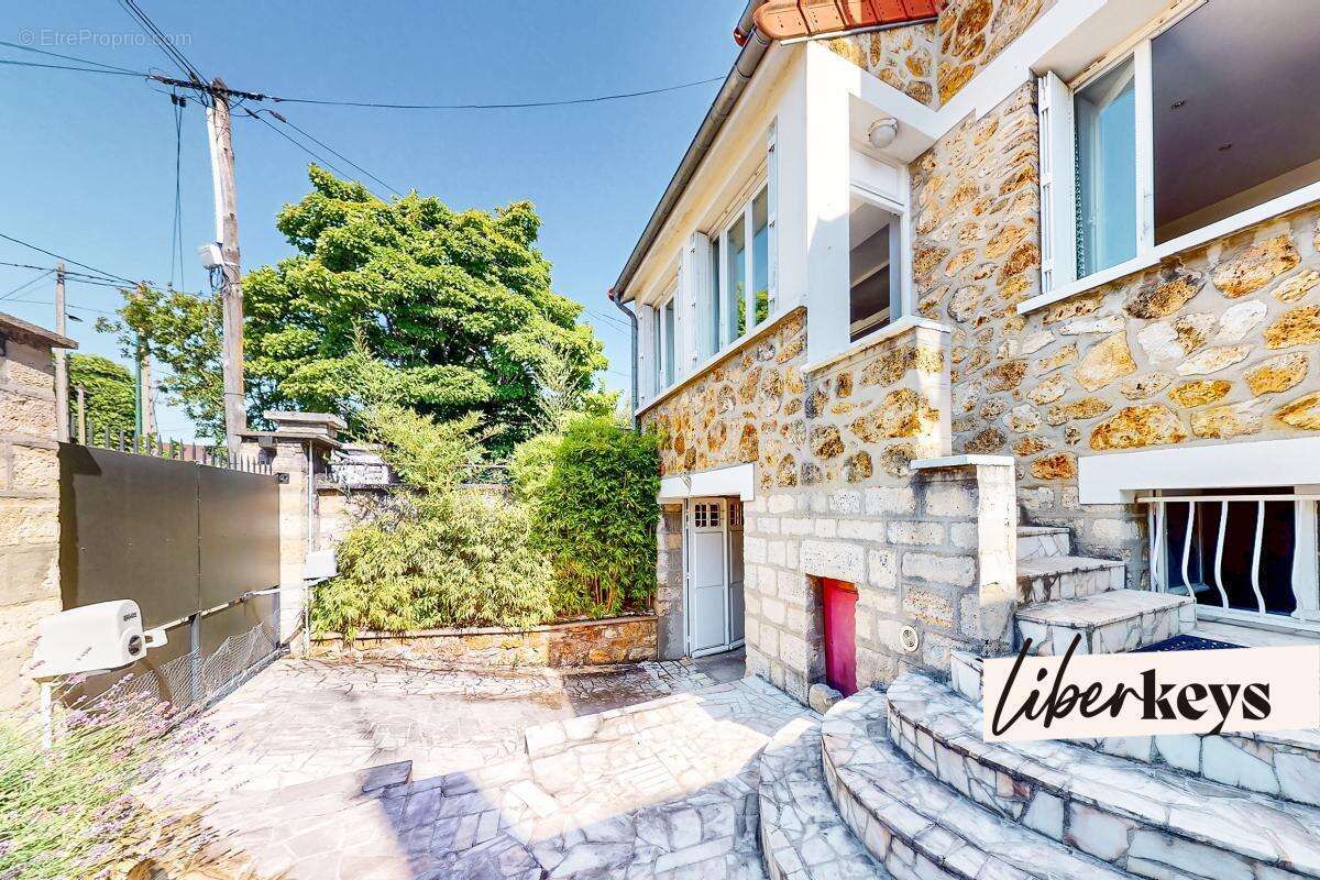 Maison 127m² avec piscine, jardin, terrasse, sous-sol et double parking à Gagny - photo 13