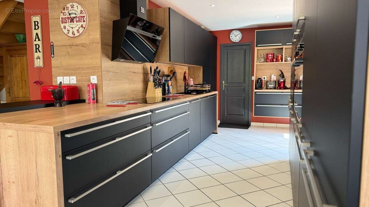 Maison 145 m² à Saint-Hilaire-De-La-Cote  - photo 4