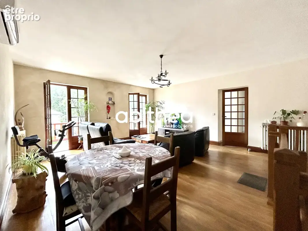 CHAMPNIERS Maison de caractère, 4 chambres avec grand terrain dans un secteur calme - photo 7