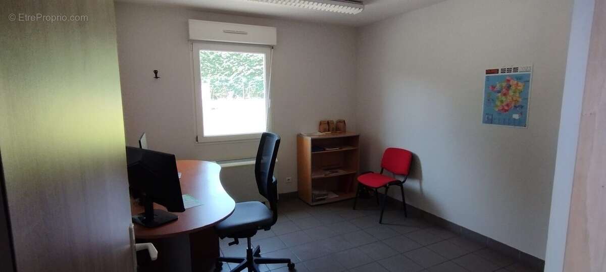Commerce 880 m² à Saint-Donat-Sur-L'herbasse  - photo 9