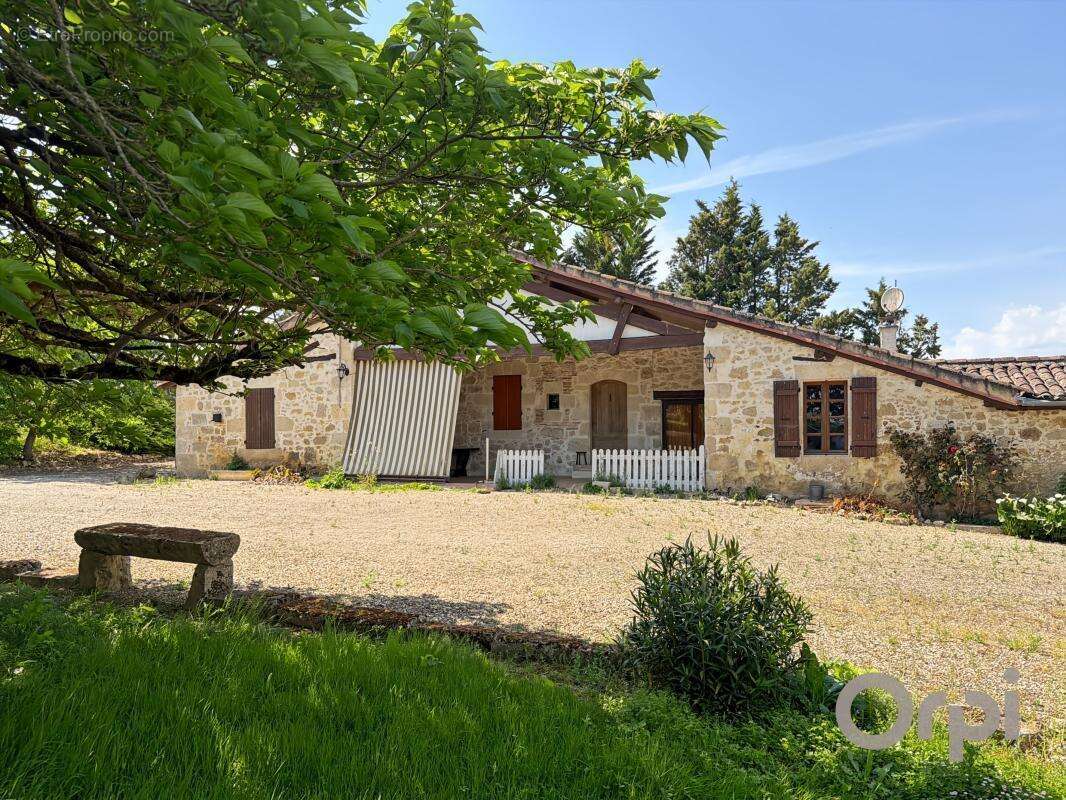 Maison à SAINTE-MERE