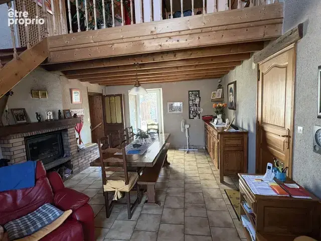 A vendre à Tiffauges belle maison de bourg 112 m2 +dépendance +terrain constructible 194000 frais d'agence inc - photo 7