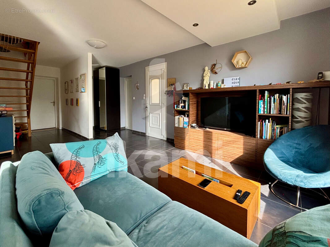 Maison à LAUDUN-L'ARDOISE