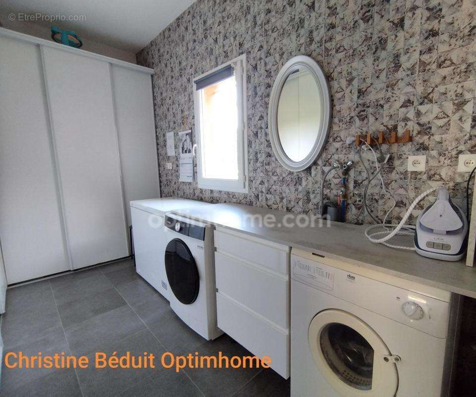 Charente, proche La Rochefoucauld, maison de plain-pied 139 m², garage, carport, terrain 2957m² - photo 15