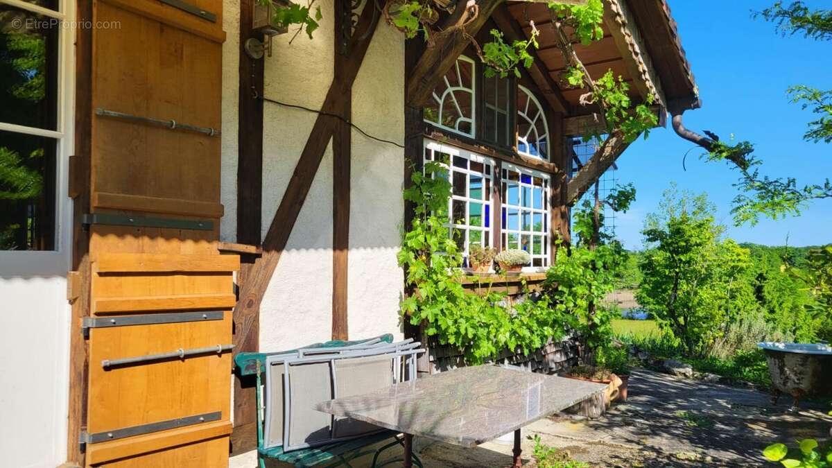 24410 Maison  atypique  sur 2 niveaux entre Riberac  et Saint Aulaye parcelle de  4ha et un étang - photo 5