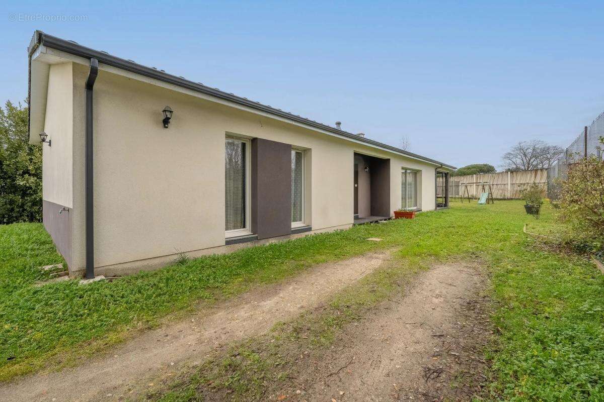 Maison à AMBARES-ET-LAGRAVE