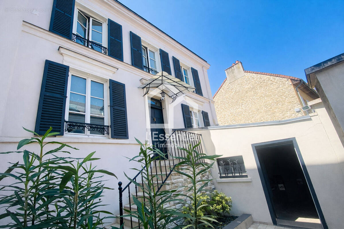 Maison à VERNEUIL-SUR-SEINE
