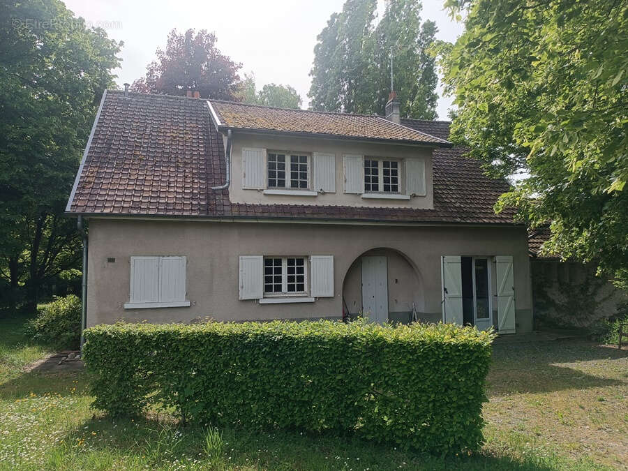 Maison à LA GUERCHE-SUR-L&#039;AUBOIS