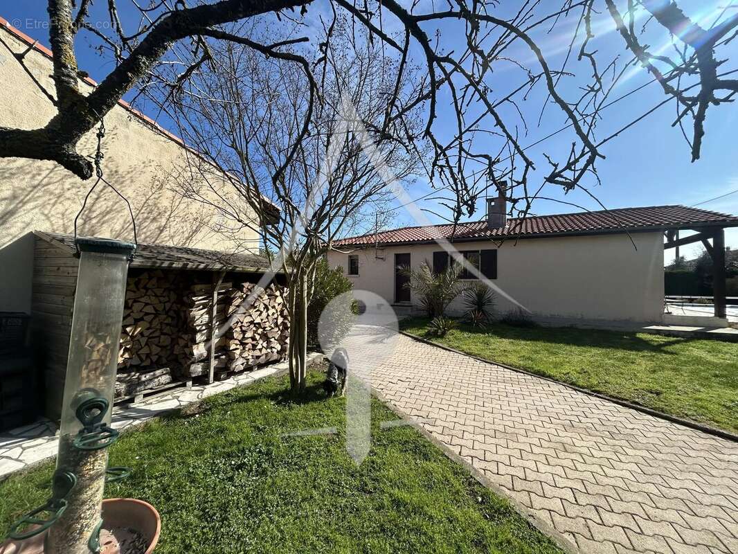 Maison à LAVERNOSE-LACASSE