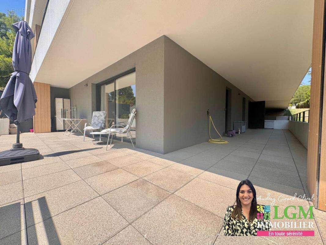  Duplex T4 comme une maison avec jardin privé, 100m2 d'extérieur, terrasses, garage attenant – centre du village  - photo 2