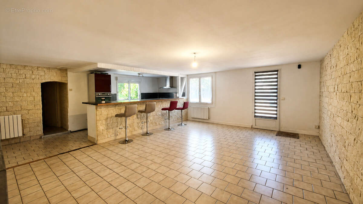 Maison 3 chambres au calme avec garage, dépendances et jardin clos - photo 2