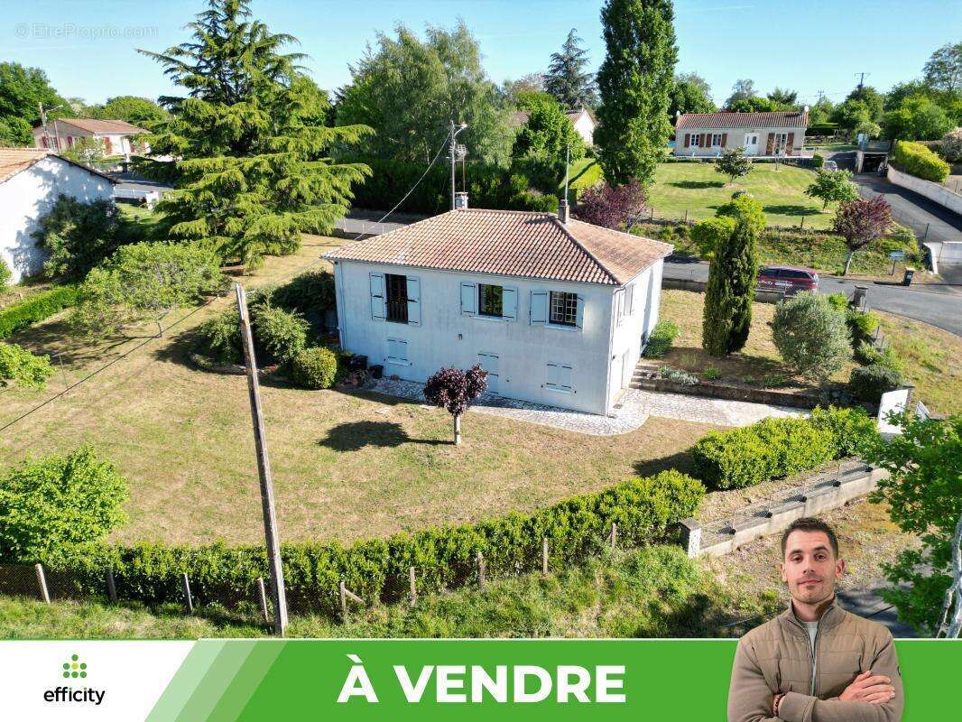 Maison 112 m² à Lizant  - photo 2