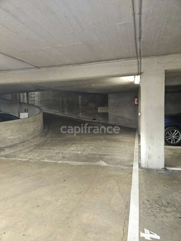 Parking à PARIS-15E