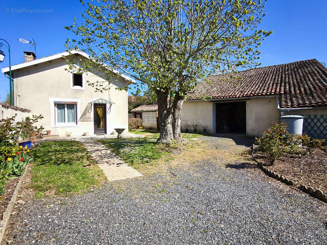 Maison à CHAMPAGNE-LE-SEC