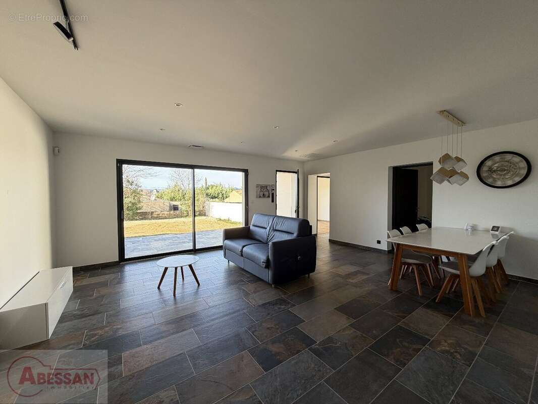 Maison à SAINT-HILAIRE-DE-BRETHMAS