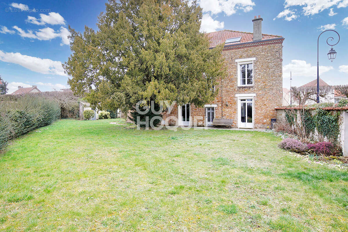 Maison à FONTENAY-TRESIGNY