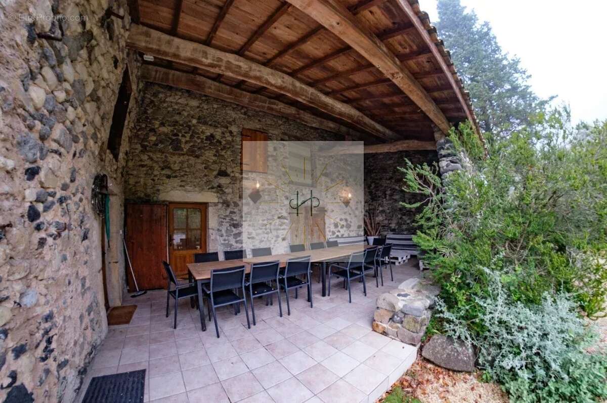 Maison à ALBA-LA-ROMAINE
