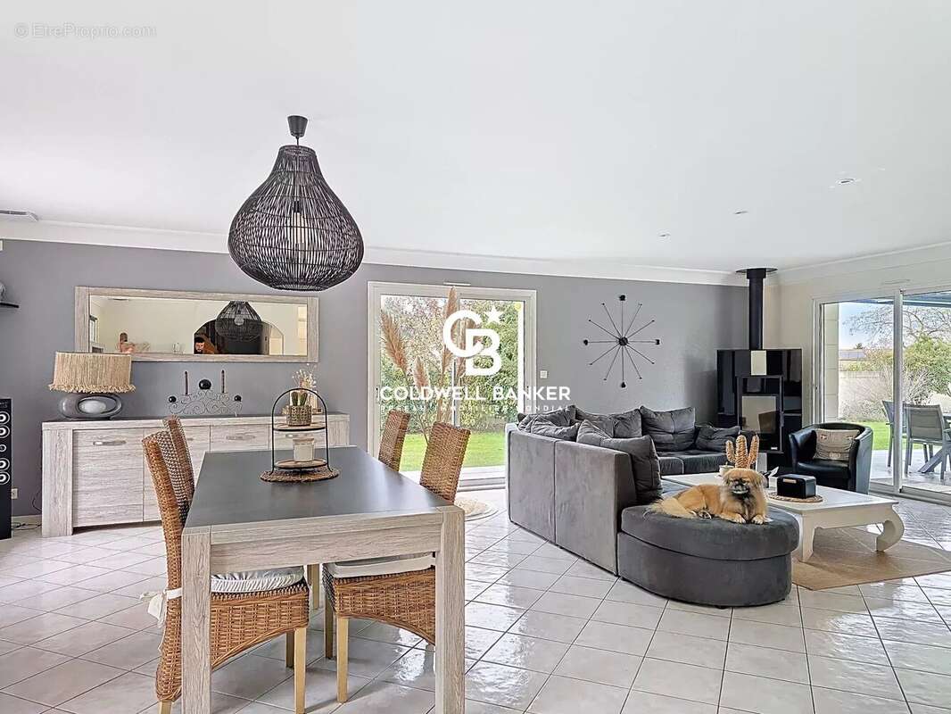 Maison à SAINTE-RADEGONDE-DES-NOYERS