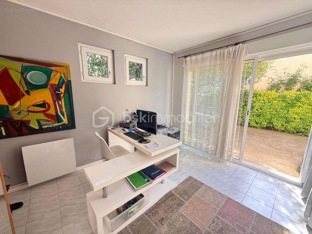 Maison de ville d’environ 178 m² sur une parcelle de 400 m² – Balaruc-les-Bains - photo 2