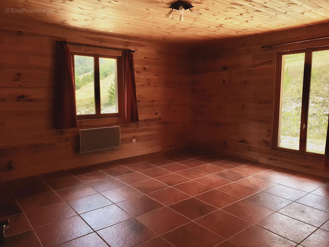 Maison à VAL-MARAVEL