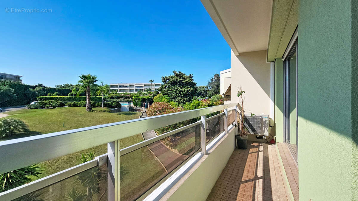 Studio rénové avec balcon au calme, piscine et cave - photo 5