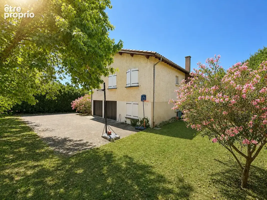 Villa traditionnelle 186 m2 habitables sur 962 m2 de terrain avec garage à Saint-Clair-Du-Rhône - photo 4