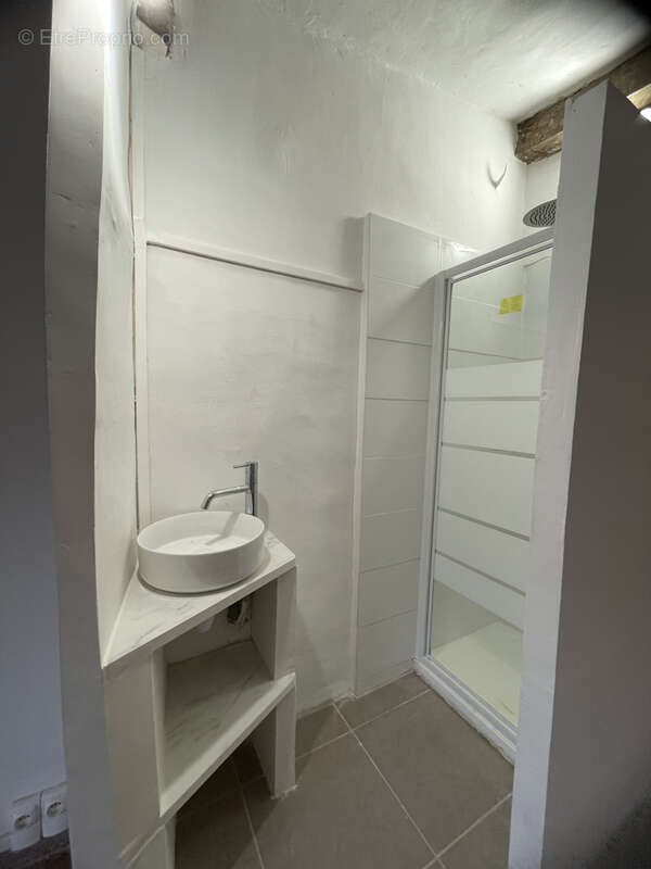 Appartement à COTIGNAC