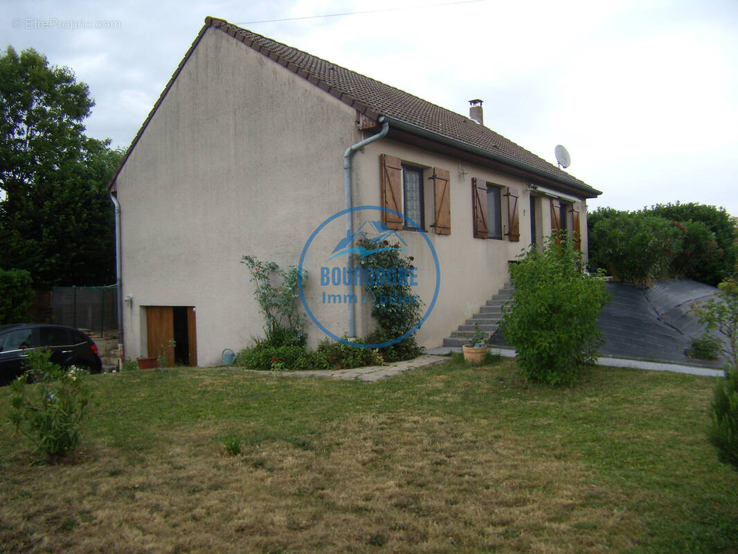 Maison à VARENNES-LE-GRAND