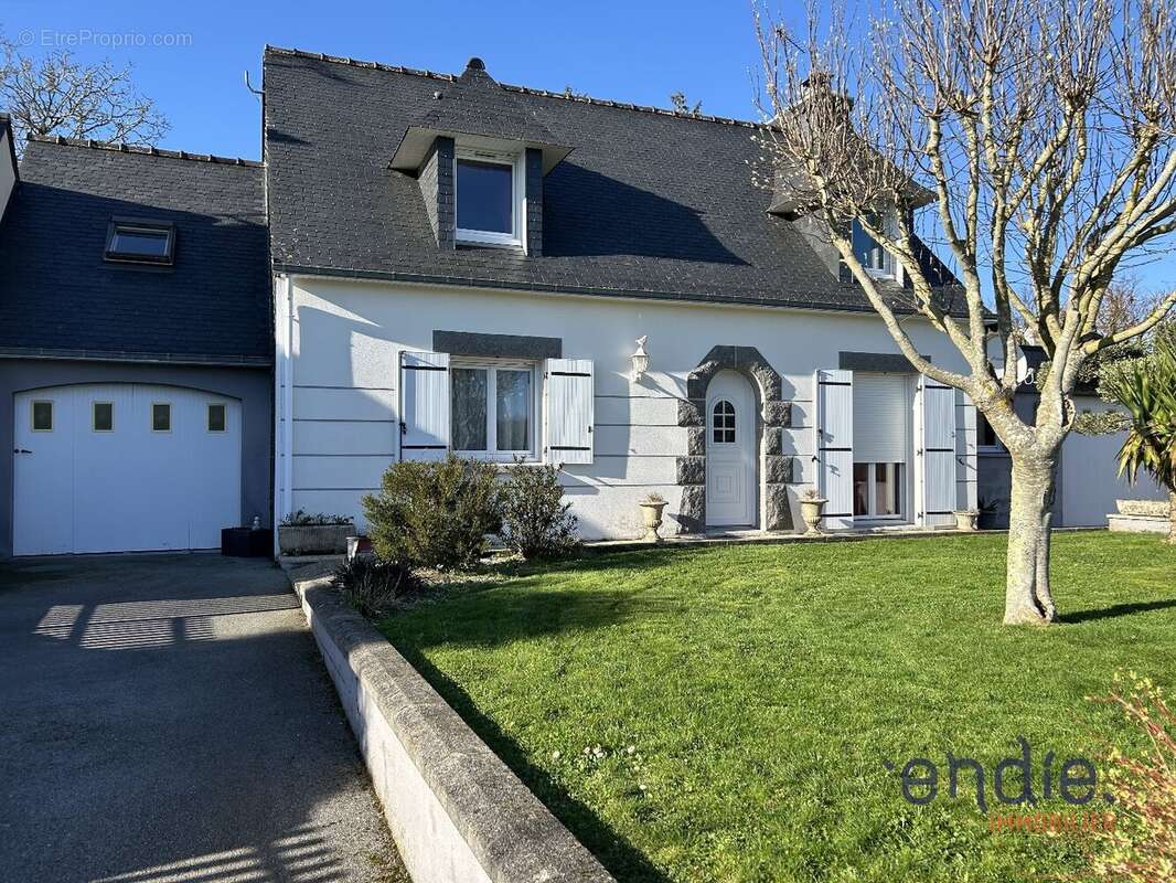 Maison à SAINT-EVARZEC