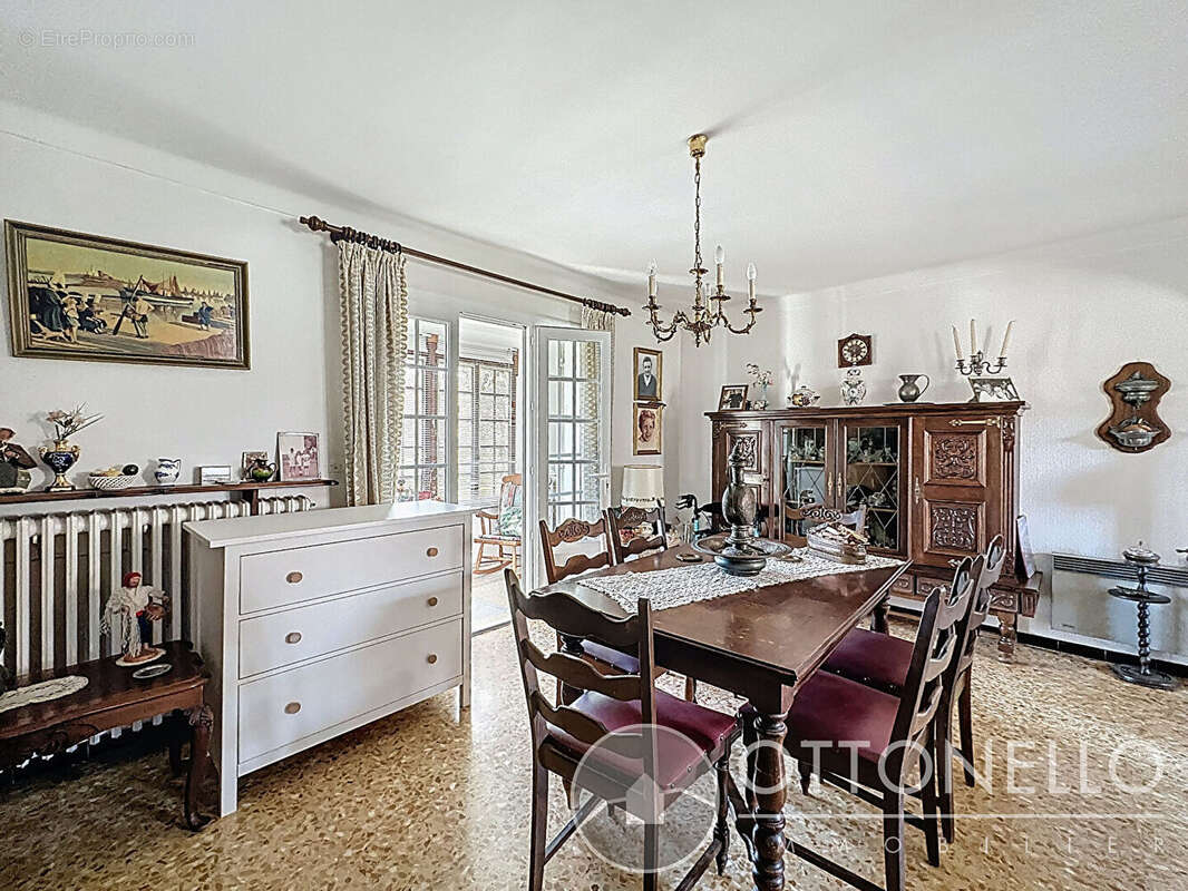 Maison à ROQUEBRUNE-SUR-ARGENS