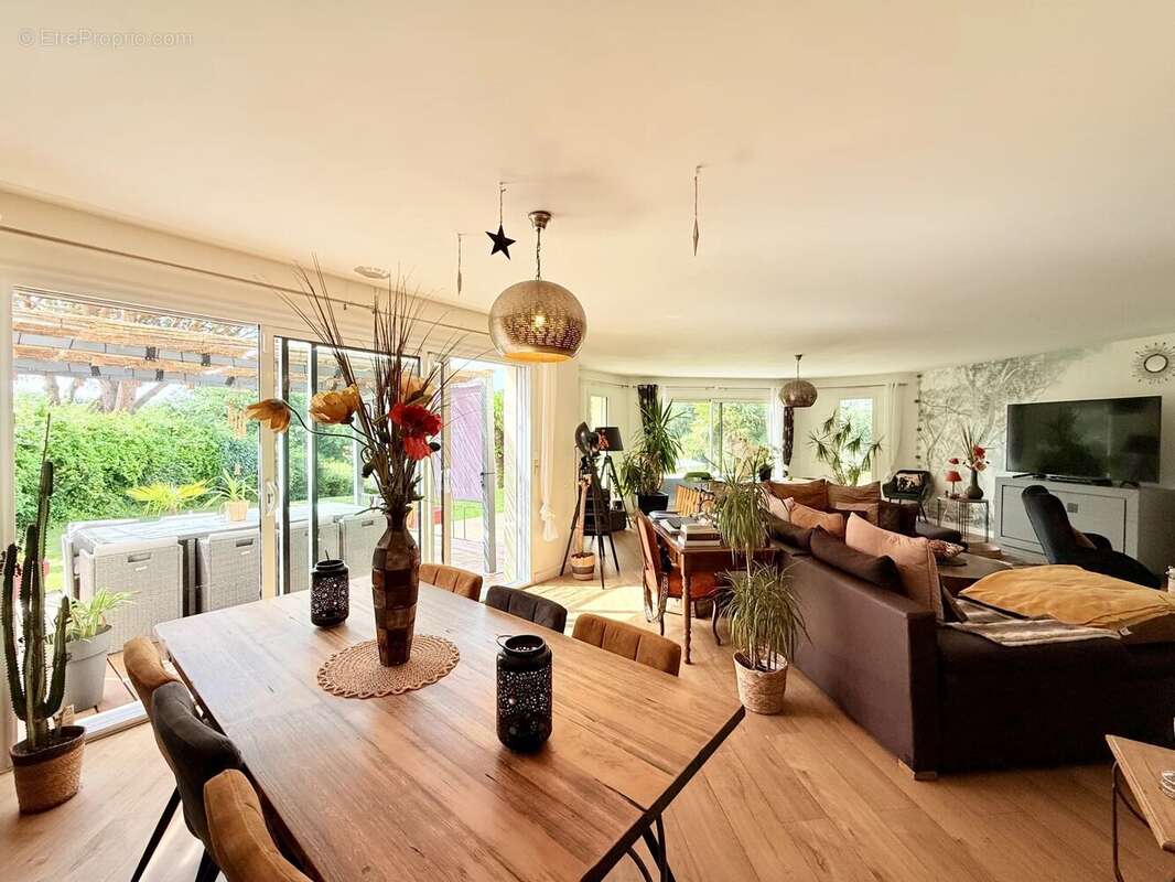 Maison à FROSSAY