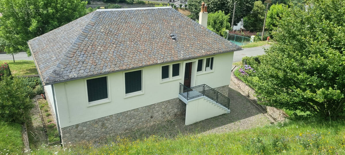 Maison à ENTRAYGUES-SUR-TRUYERE