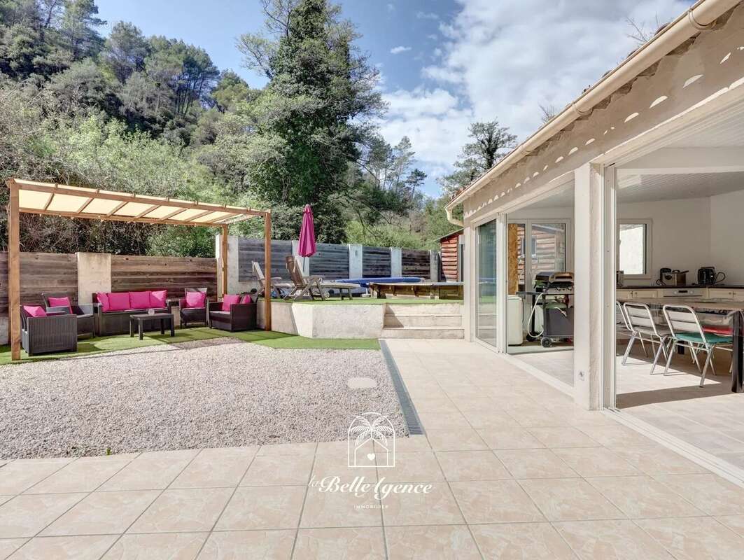 Appartement à L'ESCARENE