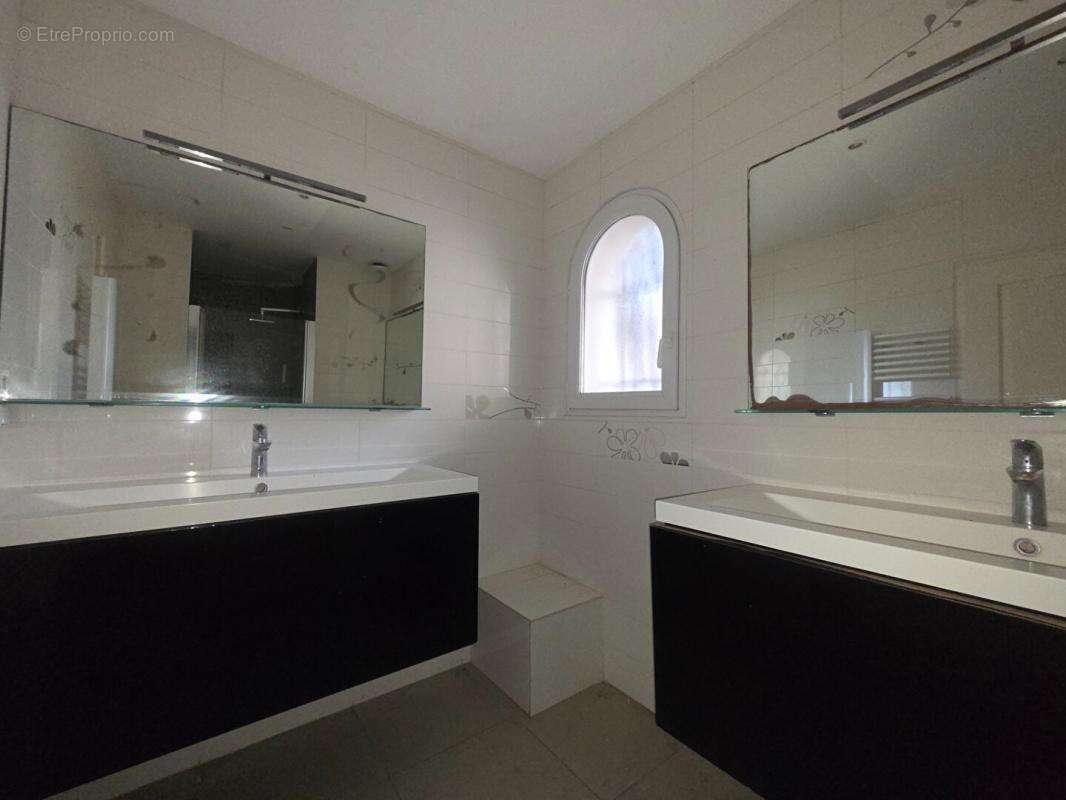 Maison à MONTELIMAR