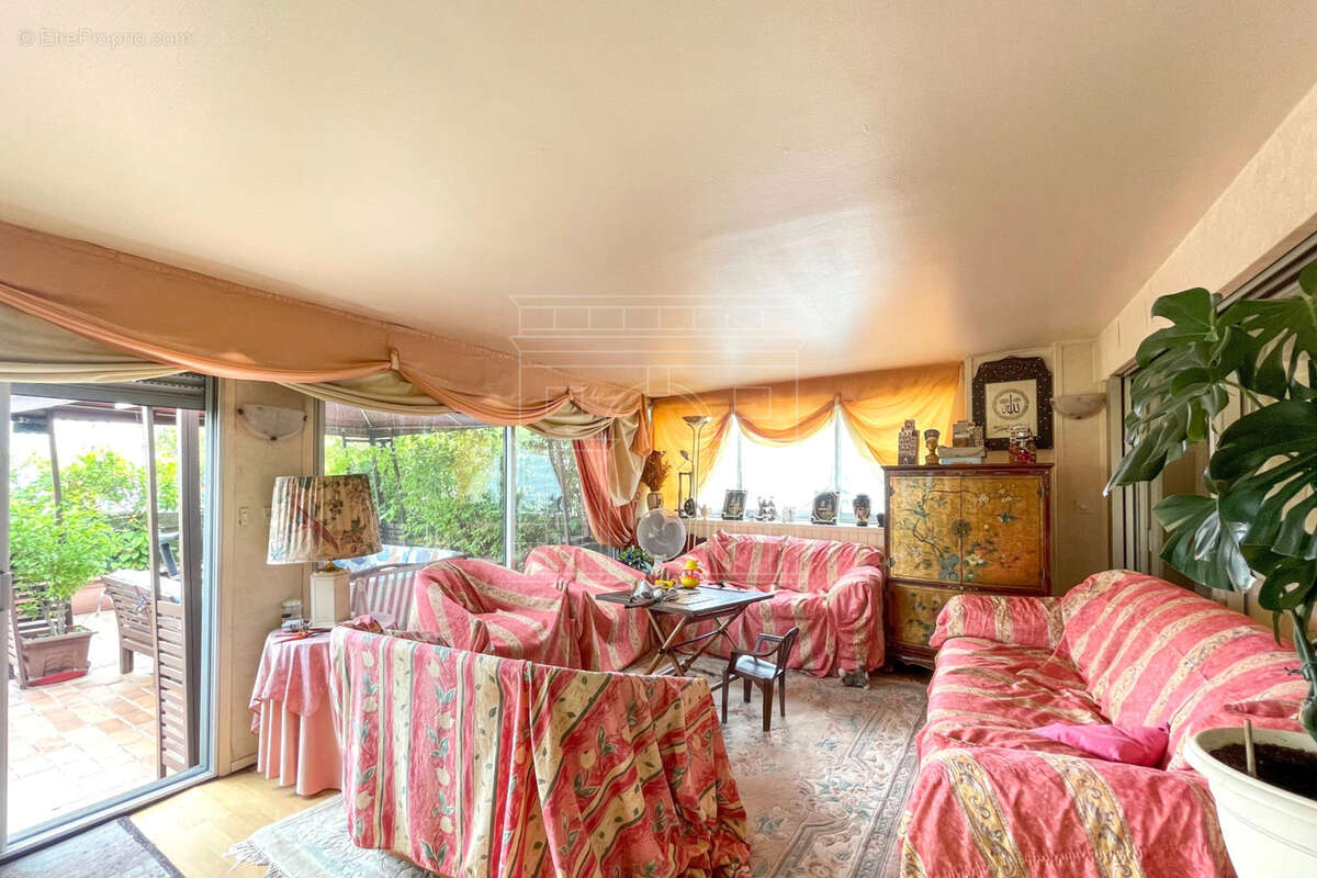 Appartement à COURBEVOIE