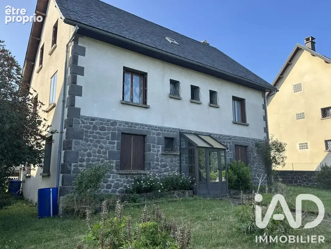Photo 1 - Maison à BESSE-ET-SAINT-ANASTAISE