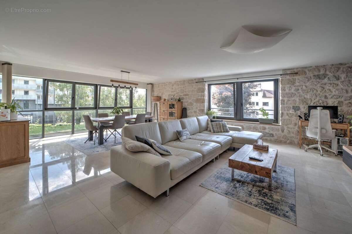 Photo 3 - Appartement à SAINT-GENIS-POUILLY