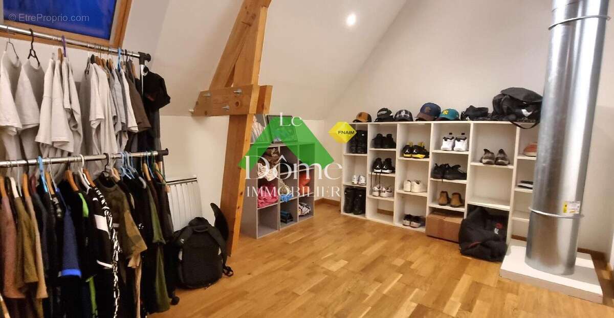 Maison à VALLANGOUJARD