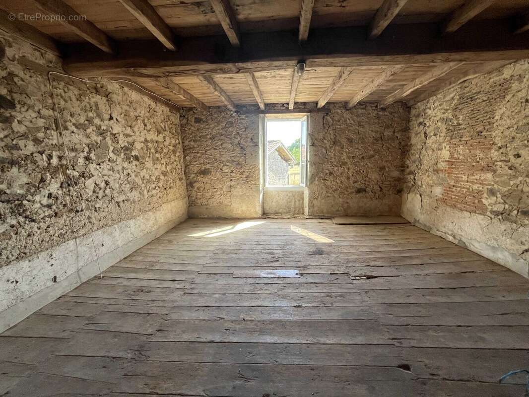 Maison 193 m² à Massignac  - photo 6